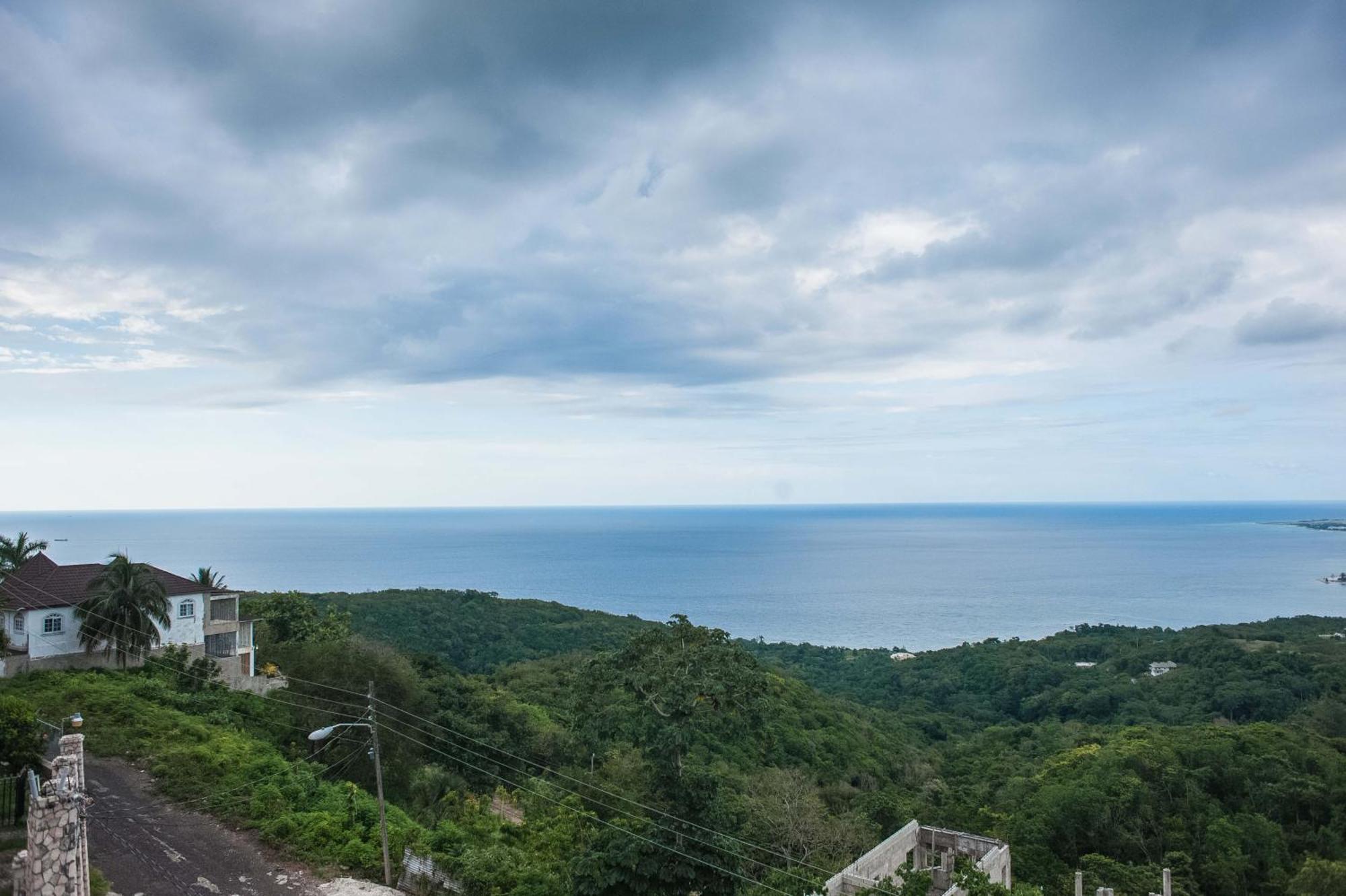 Clarridge View Guesthouse Montego Bay Eksteriør bilde